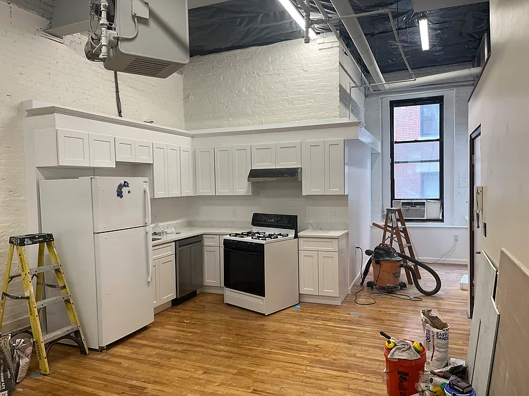 145 Pearl St — Photo 2