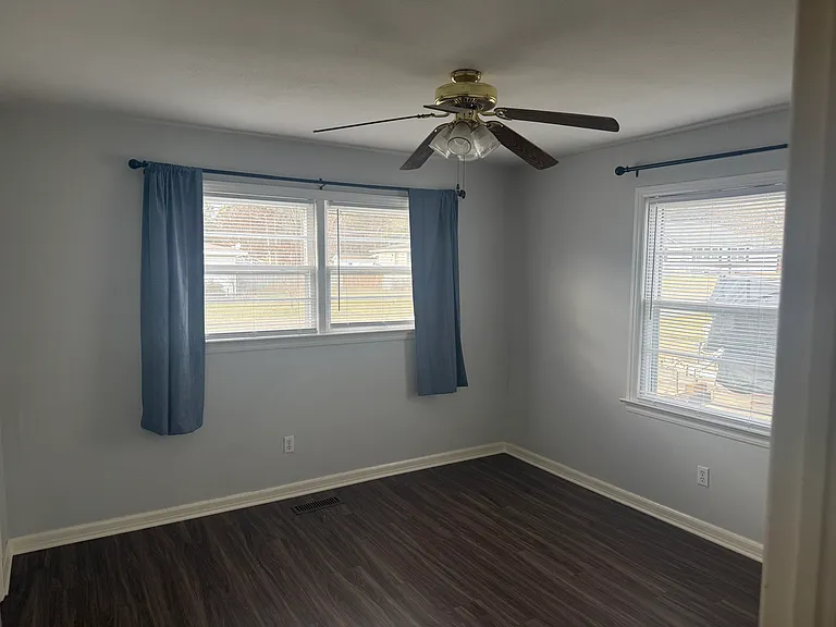 2602 Waltham Dr NE — Photo 18