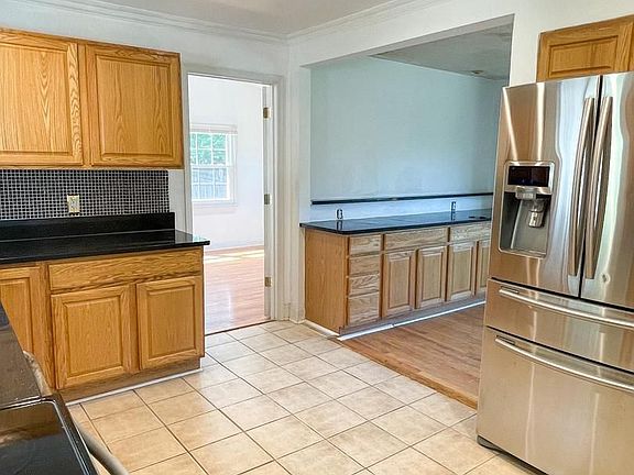 5th image of 10511 Oak Pl