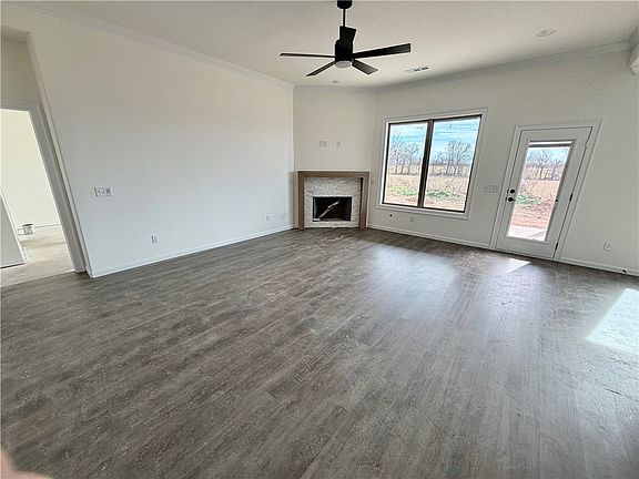 3rd image of 1909 Farmer St