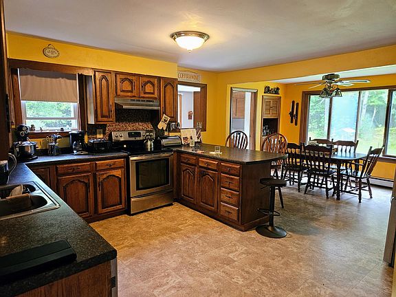 4th image of 204 Stickney Hill Road