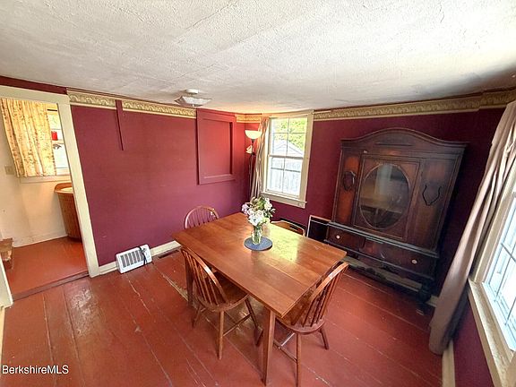 4th image of 161 Main St