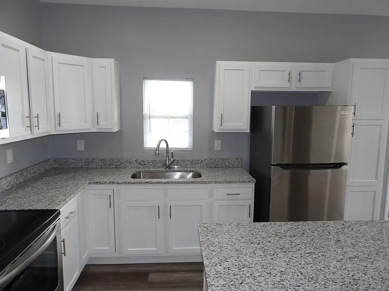 240 E Court St — Photo 13