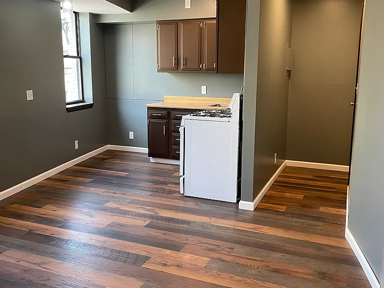 2905 Glenmore Ave #3 — Photo 4