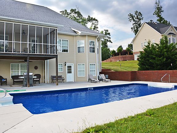 4th image of 181 Meadowwood Cir NE