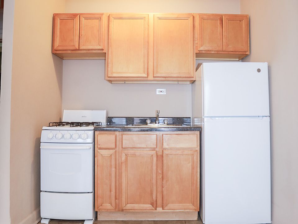 1st image of 3356 W Eastwood Ave #33