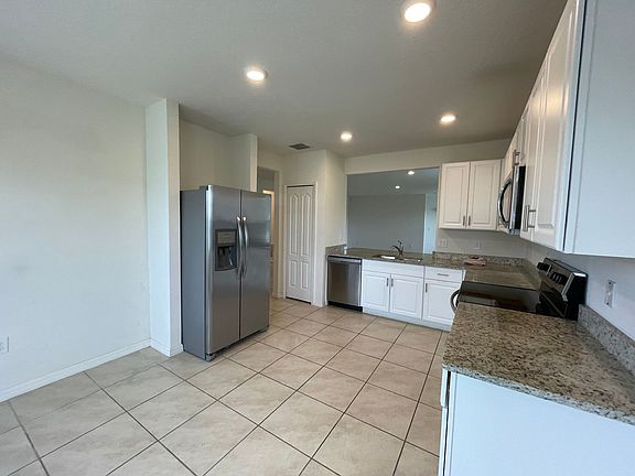 5th image of 859 Guadalupe Dr