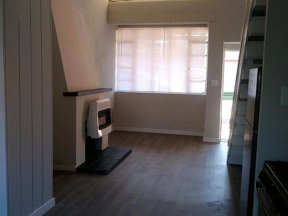 3rd image of 827 Park Ave Unit 8