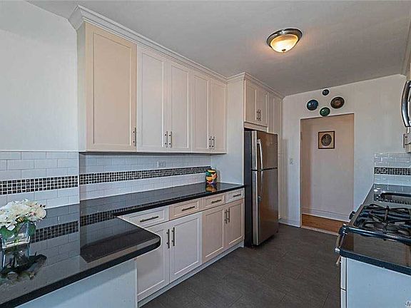 4th image of 23-45 Bell Blvd #6J