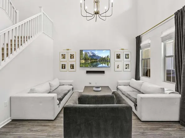 16 Jaripol Cir, Mission Viejo, CA 92694
