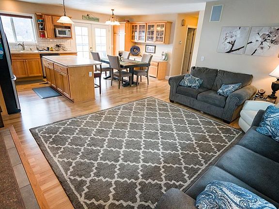 2nd image of 2975 Canyon Dr