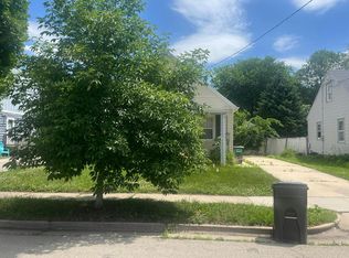 910 15th Ave NE, Rochester, MN 55906