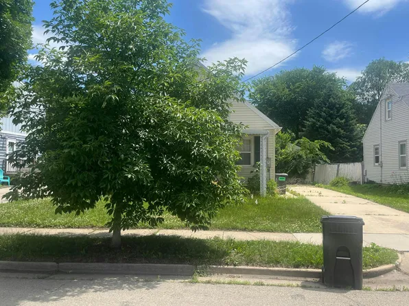 910 15th Ave NE, Rochester, MN 55906