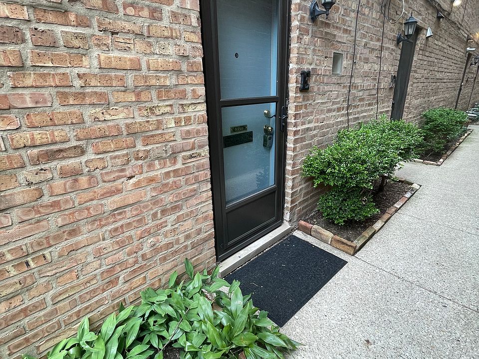 1st image of 2830 N Burling St