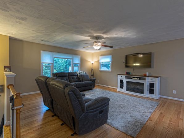 322 Ingal Blvd, Salem, VA 24153