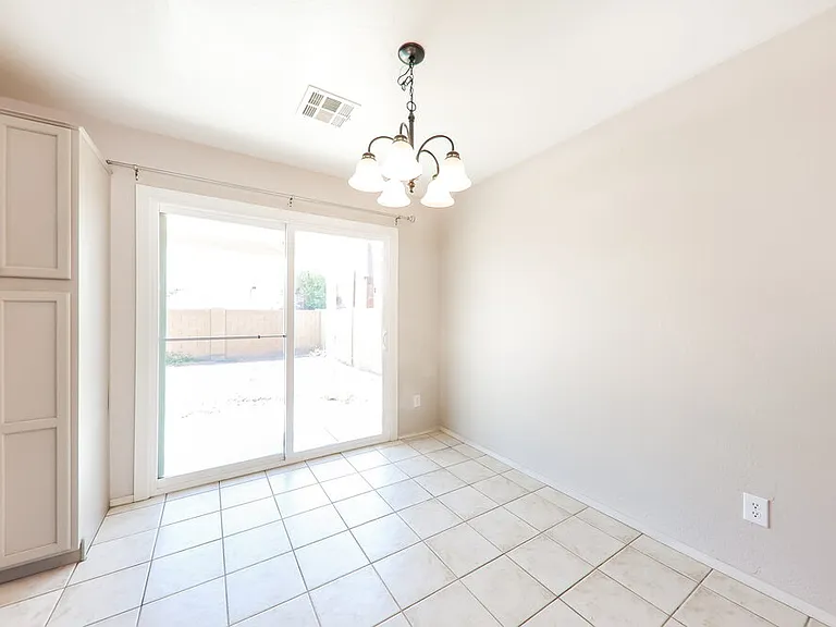 10043 N 115th Dr — Photo 7