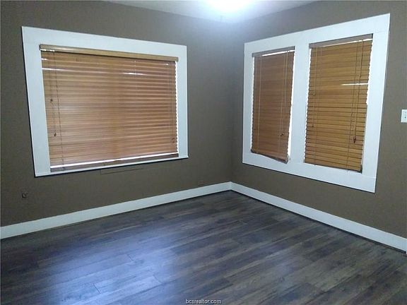 5th image of 1601 Carver St