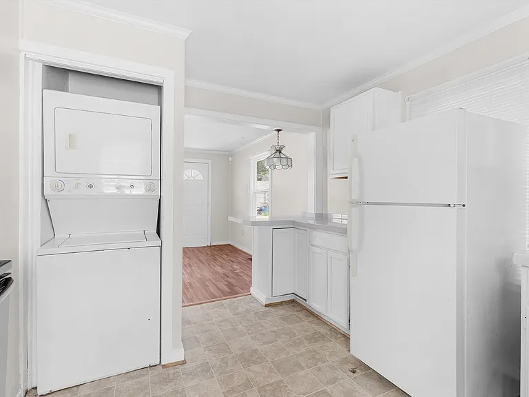 2604 Omar St — Photo 10
