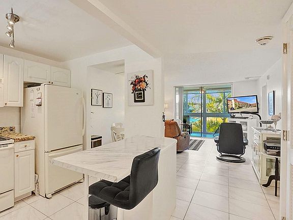 5th image of 2801 N Pine Island Road #204