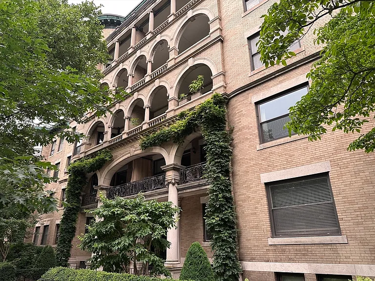 1080 Beacon St #3C — Photo 1