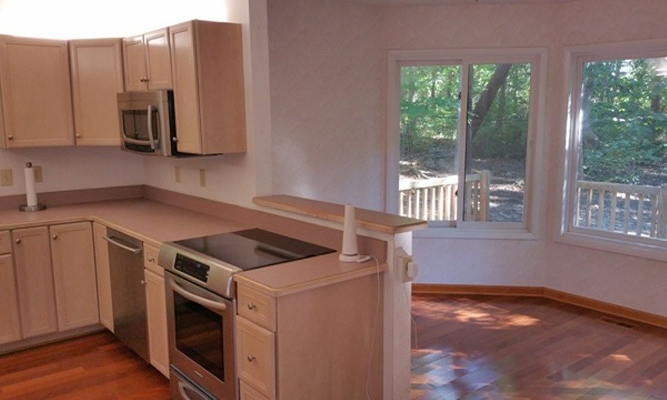 2nd image of 2510 Midview Dr