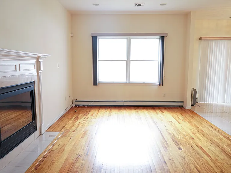 111 Fulton Ave — Photo 8