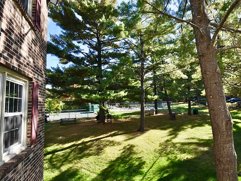 6 Autumn Leaf Dr #7 — Photo 19