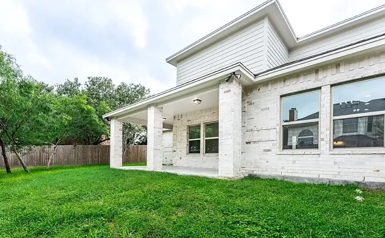 7026 Adcote Dr — Photo 2