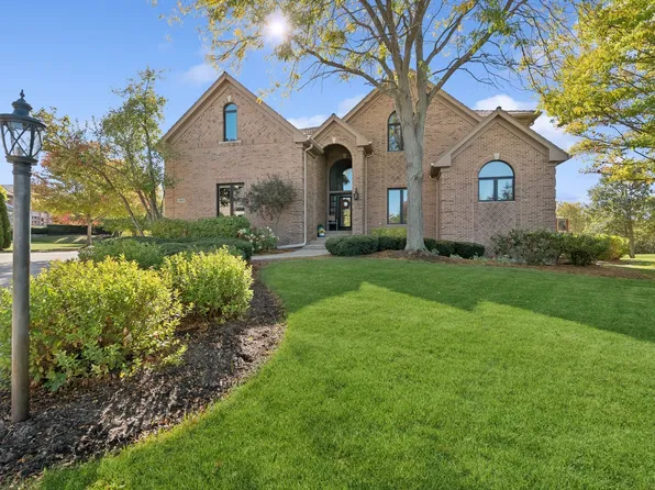 29029 N Spoon Ct, Mundelein, IL 60060