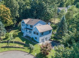 11 Marianne Ln, Valley Cottage, NY 10989
