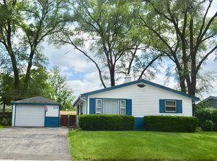 219 Sioux Ave, Carpentersville, IL 60110