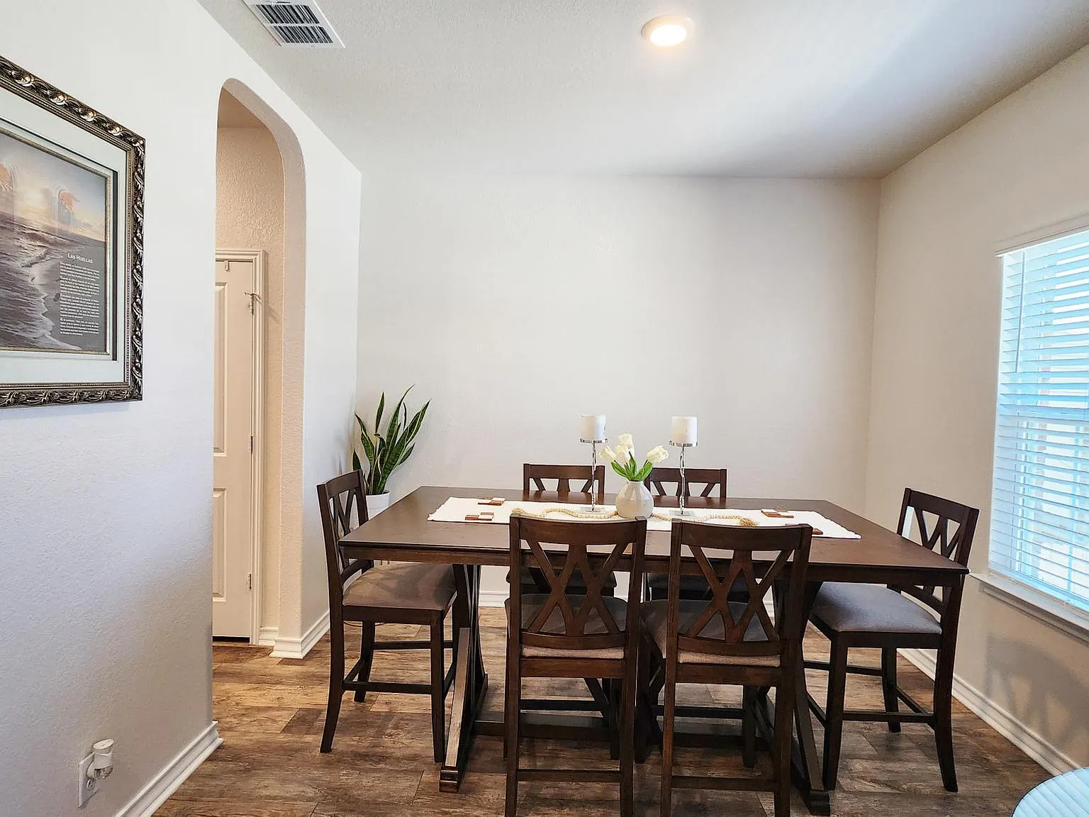 5 bed, 3.5 bath, 2678 sqft, $2,300 — Photo 3