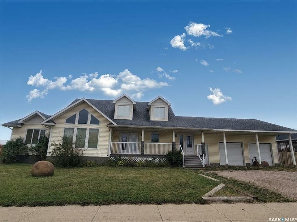 1st image of 404 Pine Ave
