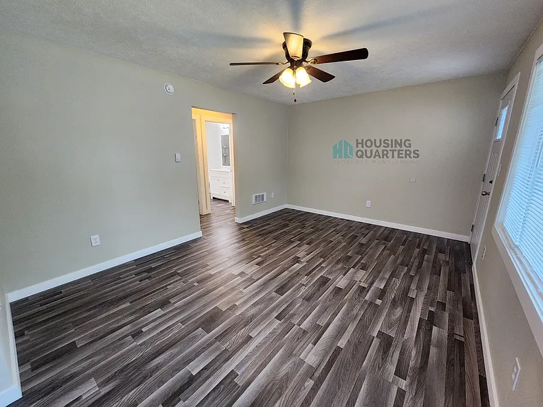 1409 N Post St — Photo 8