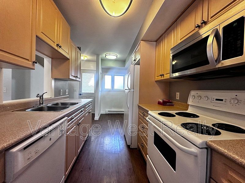 1st image of 700 Elliot Ave Unit 4