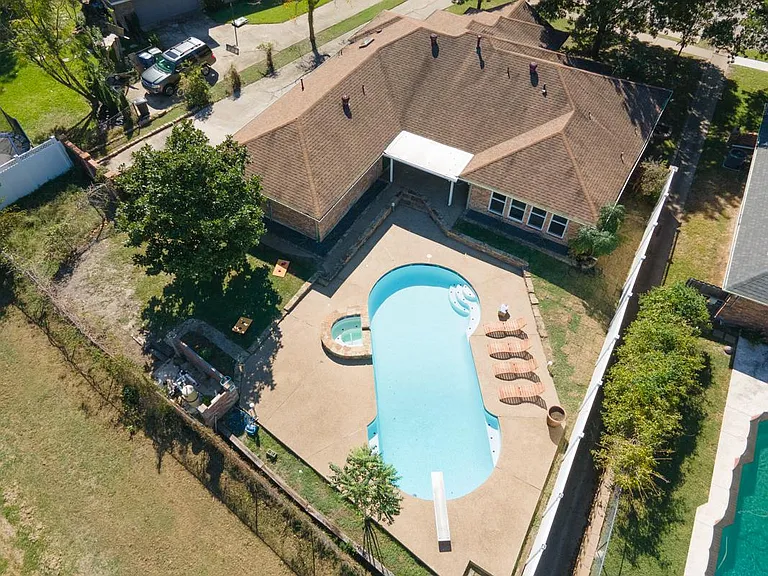 5014 Durango Dr — Photo 1