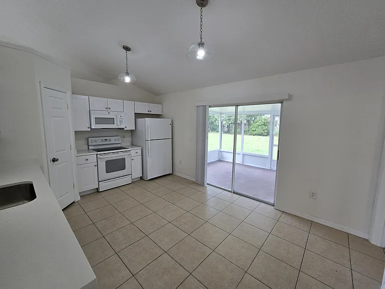 3572 SW Conibear St — Photo 10