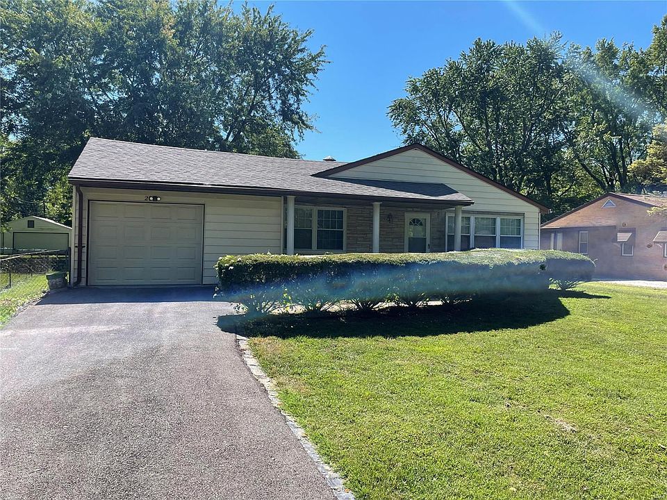 1st image of 20 Elvira Dr