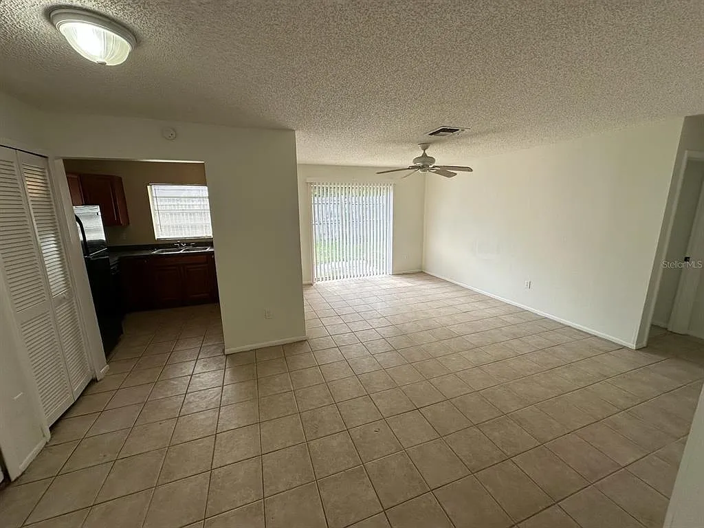 3 bed, 2.5 bath, 850 sqft, $1,595 — Photo 4