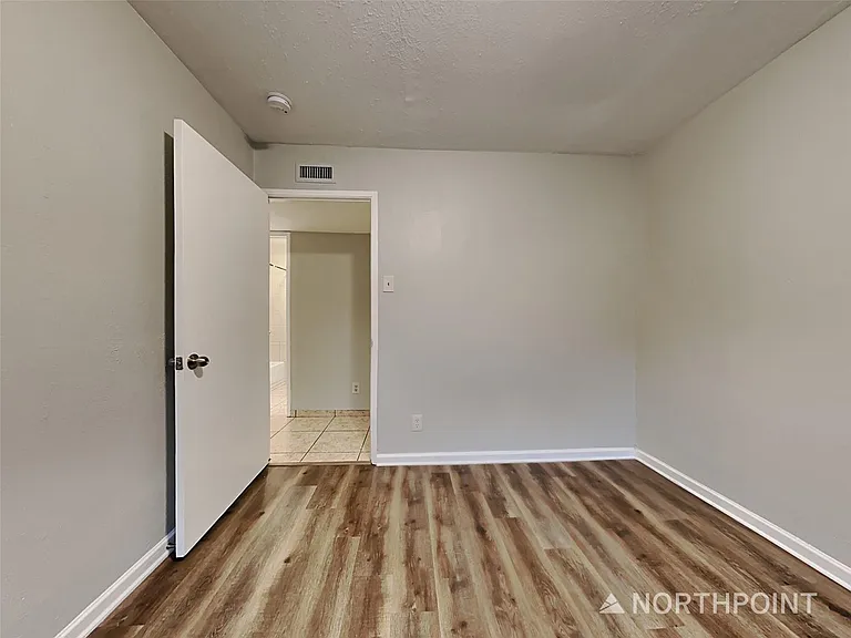 1504 Carnation Dr — Photo 15