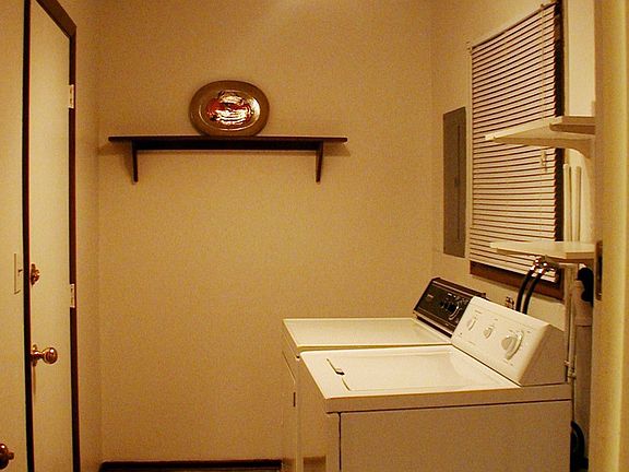 LAU.  Washer and Dryer Stay