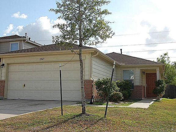 2nd image of 11823 Madison Oak St