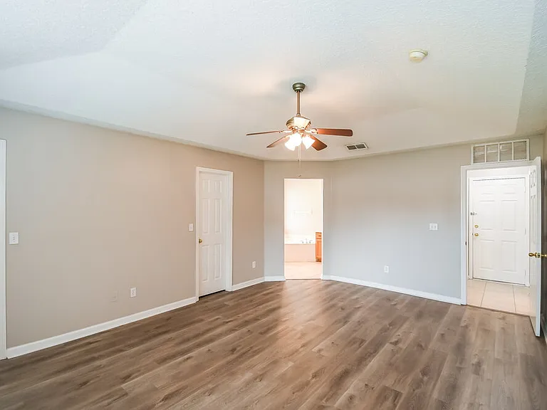 9135 Prosperity Lake Dr — Photo 10