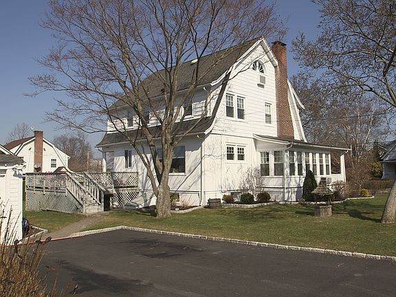 3rd image of 134 Longview Ave
