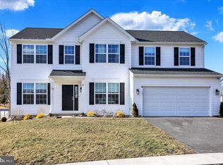 35 Ladderback Ln, Reading, PA 19606