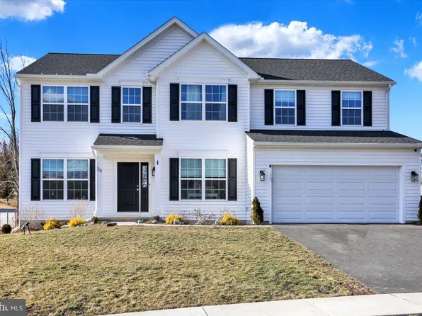 35 Ladderback Ln, Reading, PA 19606