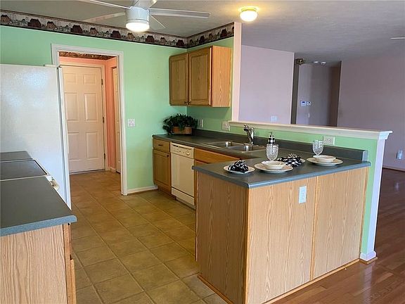 5th image of 46 Foxtail Ln