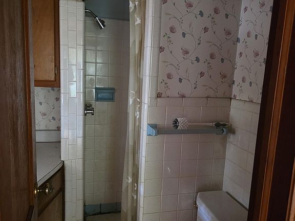 3rd image of 573 Martin Rd