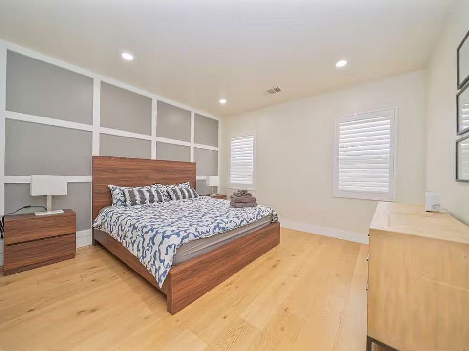 1st image of 2844 E Murdock Ln