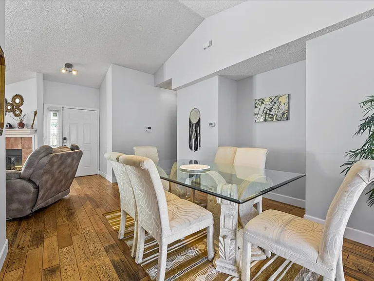 1073 Stocks St — Photo 11